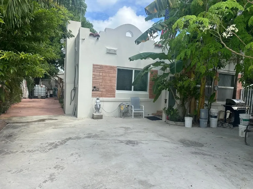 675 NW 34th Street Miami FL 33127