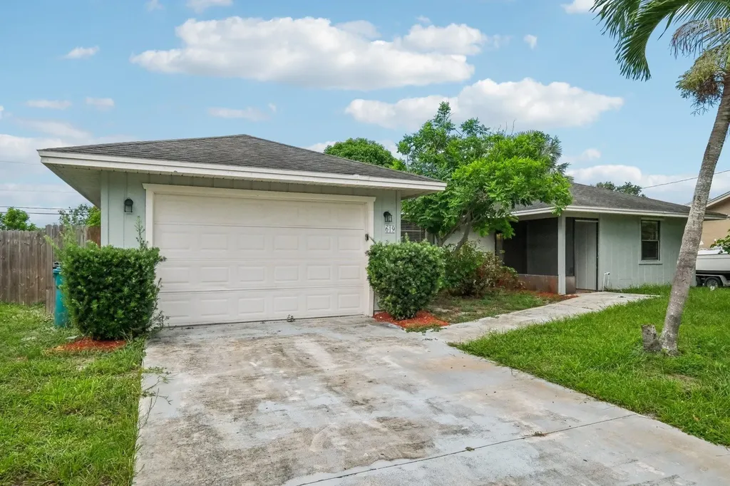 619 SE Crescent Avenue Port St Lucie FL 34984