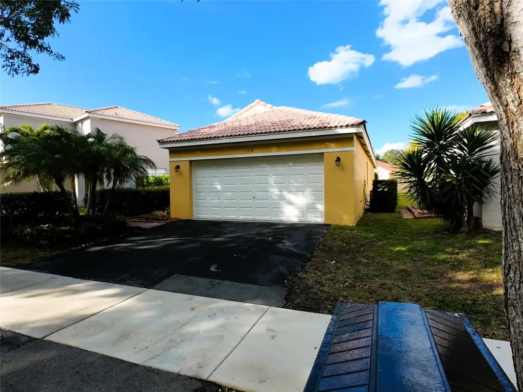 4378 Dogwood Circle Weston FL 33331