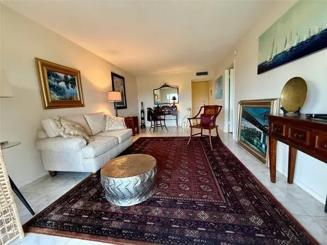 2800 NW 47th Terrace Lauderdale Lakes FL 33313