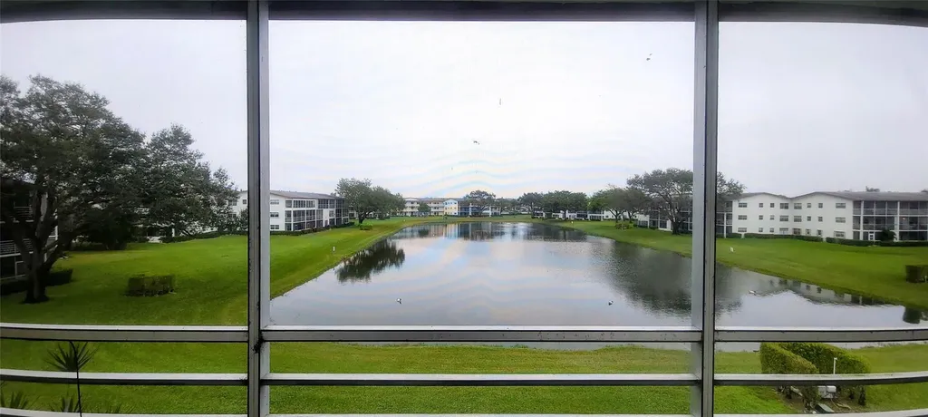 160 Fanshaw D Boca Raton FL 33434