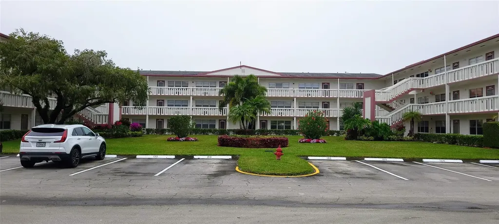 160 Fanshaw D Boca Raton FL 33434