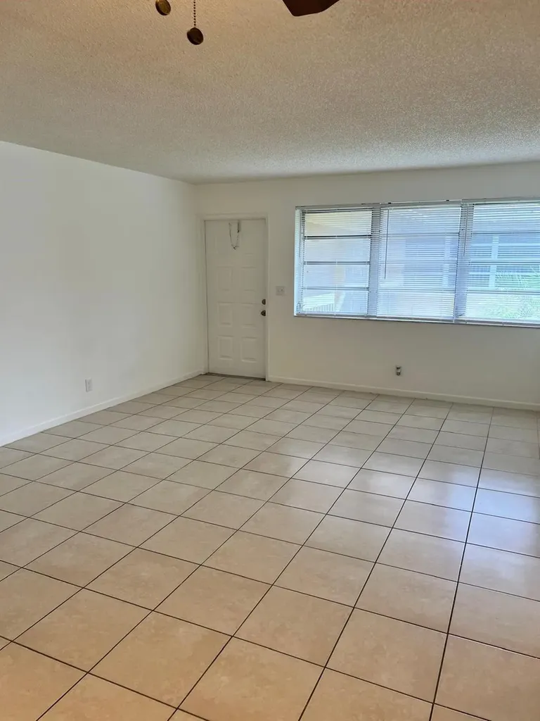 1040 Twin Lakes Drive Coral Springs FL 33071