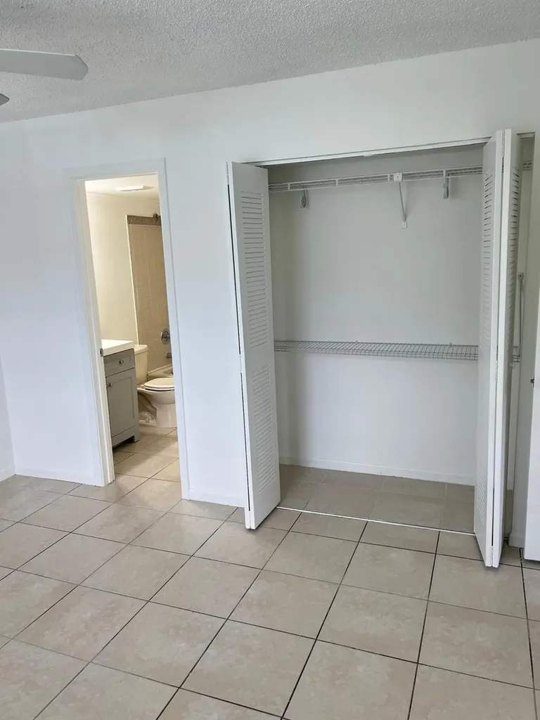 1040 Twin Lakes Drive Coral Springs FL 33071