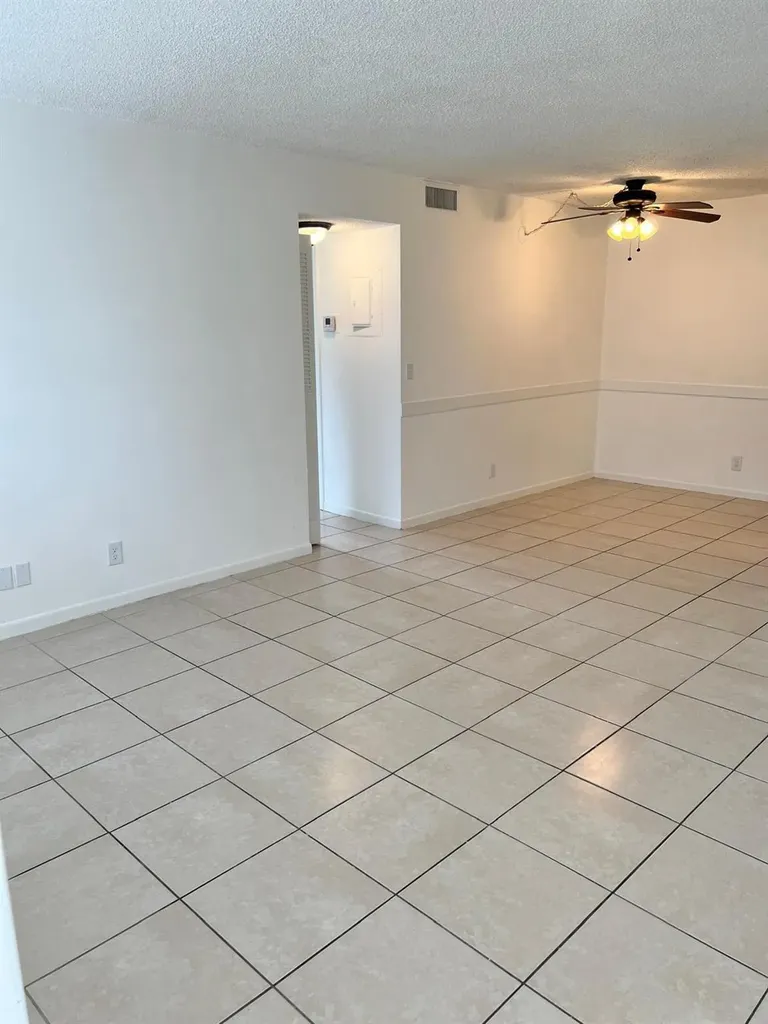 1040 Twin Lakes Drive Coral Springs FL 33071