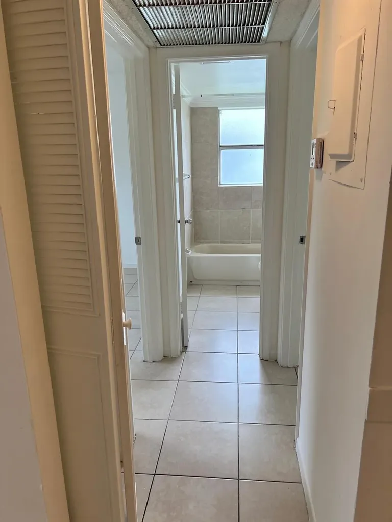 1040 Twin Lakes Drive Coral Springs FL 33071