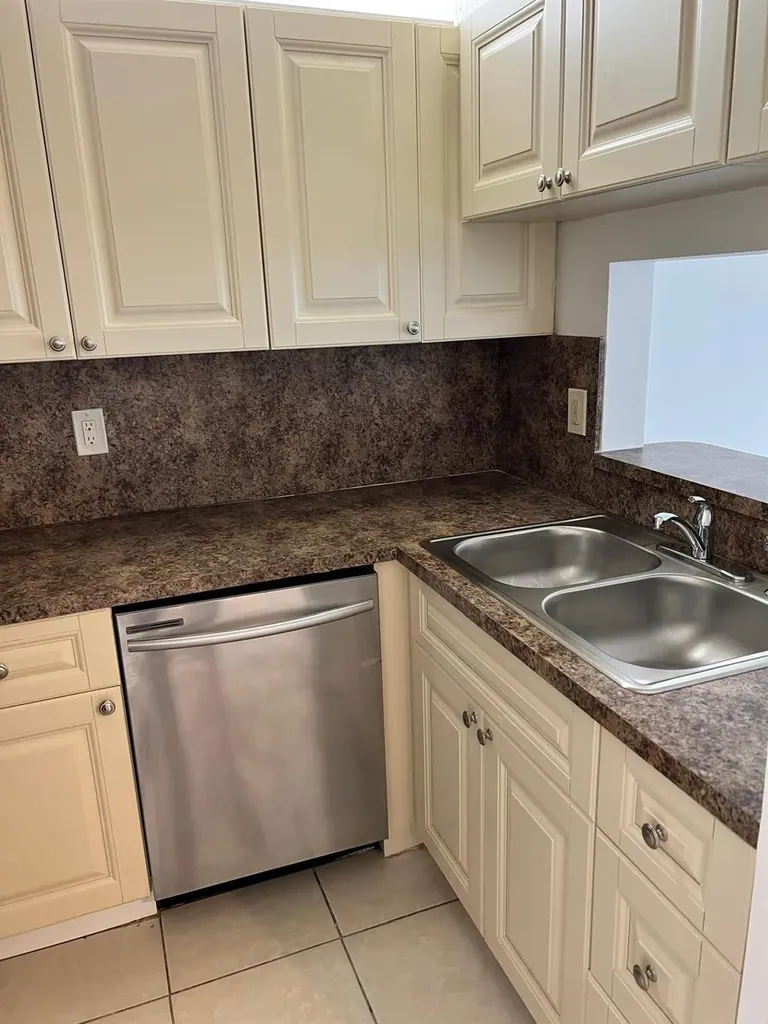 1040 Twin Lakes Drive Coral Springs FL 33071