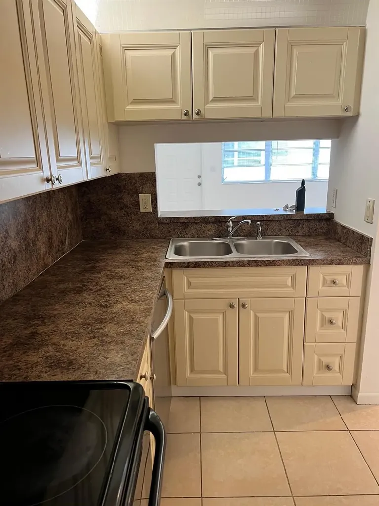 1040 Twin Lakes Drive Coral Springs FL 33071
