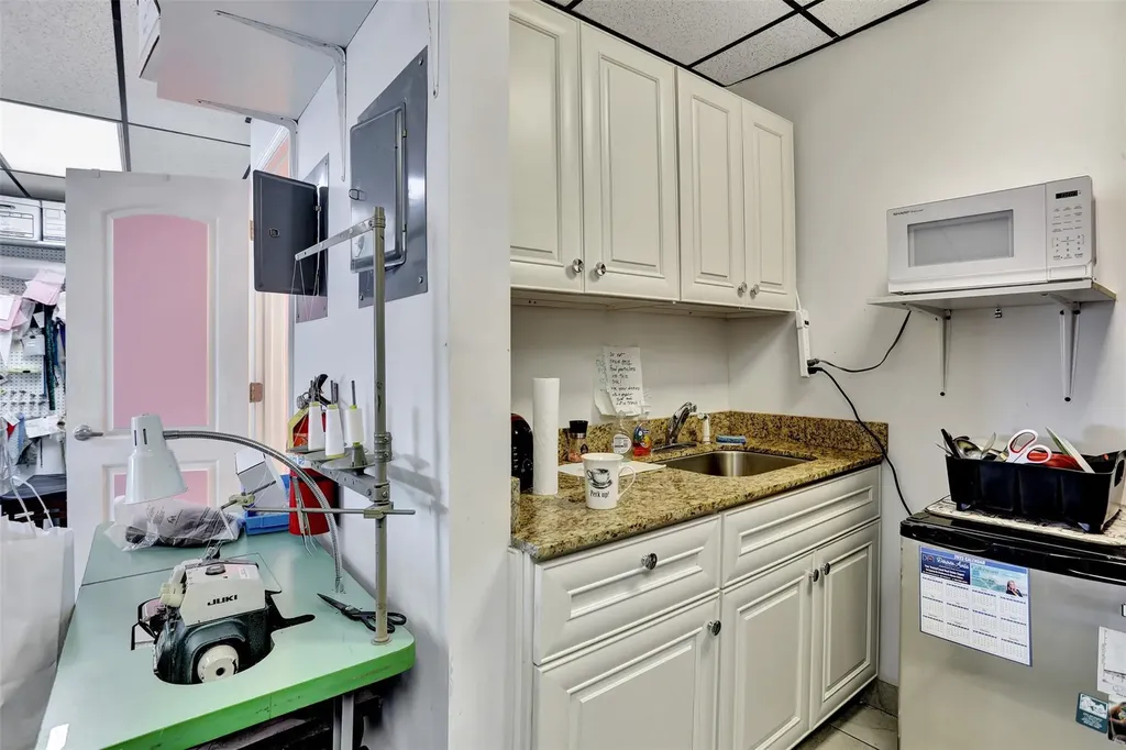 311 NE 44th Street Oakland Park FL 33334