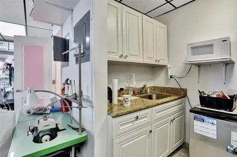 311 NE 44th Street Oakland Park FL 33334