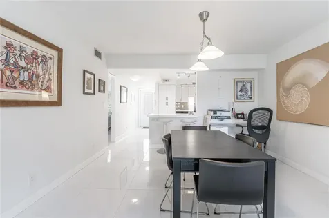 811 S Hollybrook Drive Pembroke Pines FL 33025