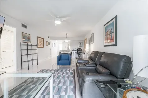 811 S Hollybrook Drive Pembroke Pines FL 33025