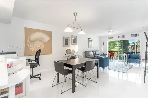 811 S Hollybrook Drive Pembroke Pines FL 33025