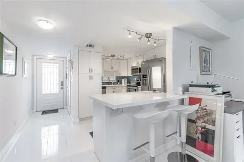 811 S Hollybrook Drive Pembroke Pines FL 33025