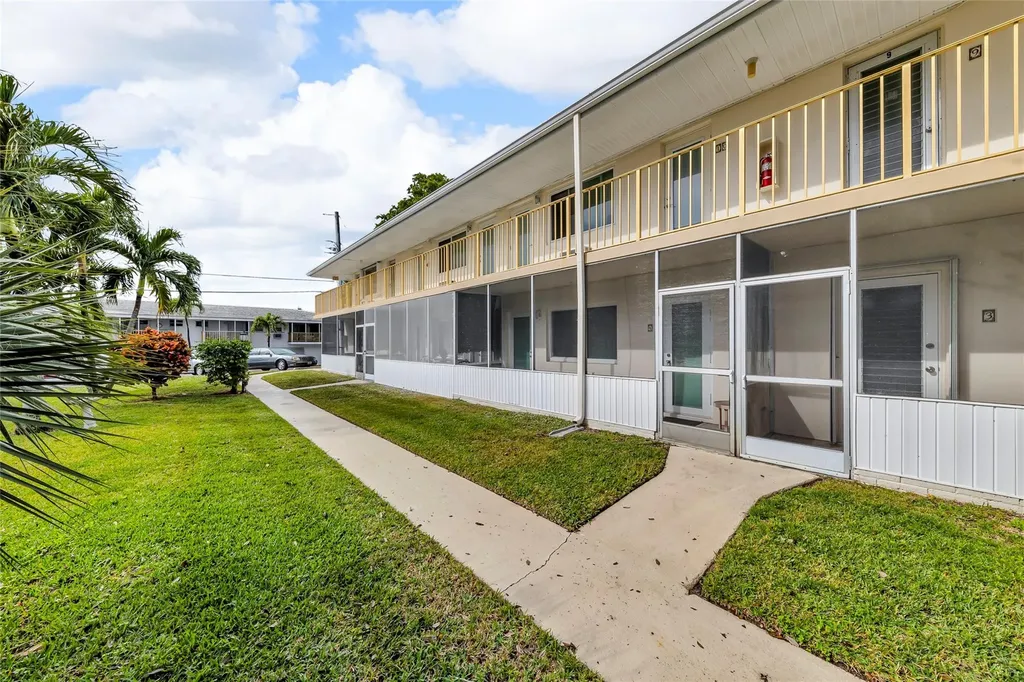 11 SW 4th Avenue Boca Raton FL 33432