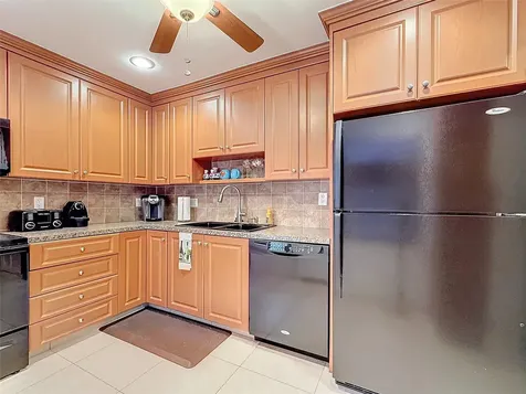 4270 NW 40th Street Lauderdale Lakes FL 33319
