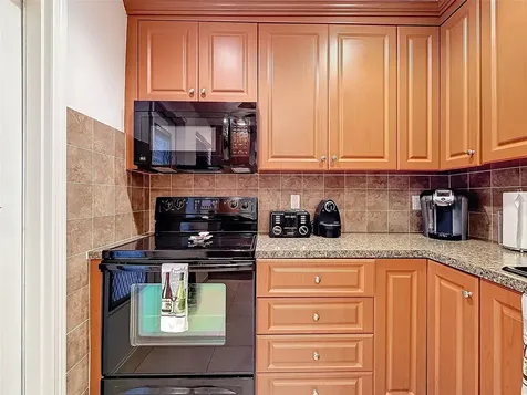 4270 NW 40th Street Lauderdale Lakes FL 33319