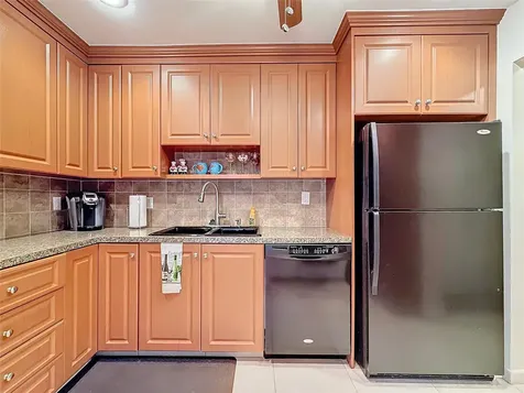 4270 NW 40th Street Lauderdale Lakes FL 33319