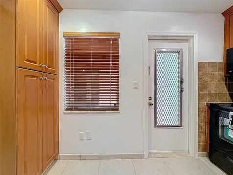 4270 NW 40th Street Lauderdale Lakes FL 33319