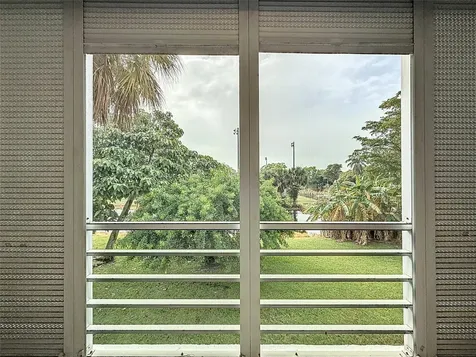 4270 NW 40th Street Lauderdale Lakes FL 33319