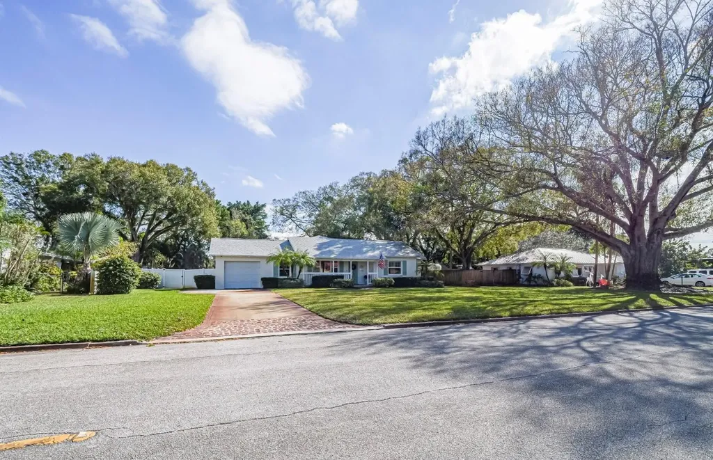 2180 Seville Avenue Vero Beach FL 32960