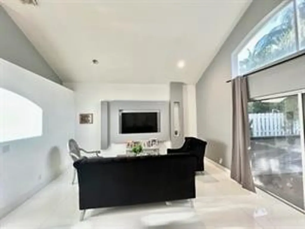 4972 SW 35th Terrace Fort Lauderdale FL 33312