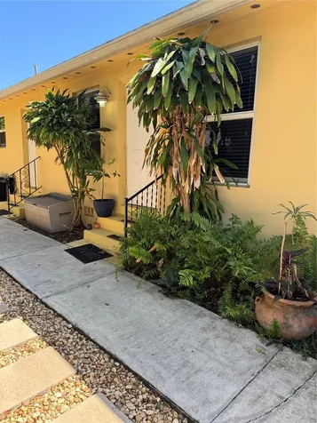 1123 N 17th Avenue Hollywood FL 33020