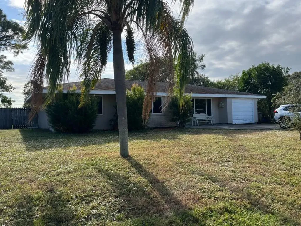 1474 SE Oakmont Lane Port St Lucie FL 34952