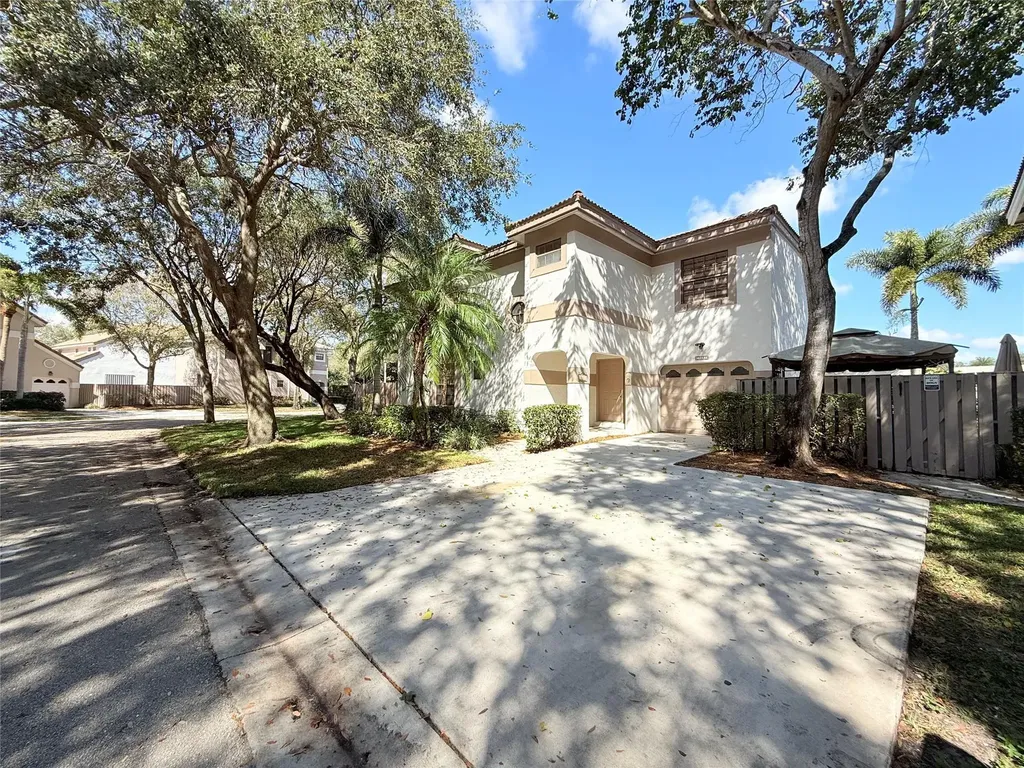 10661 NW 17th Place Plantation FL 33322