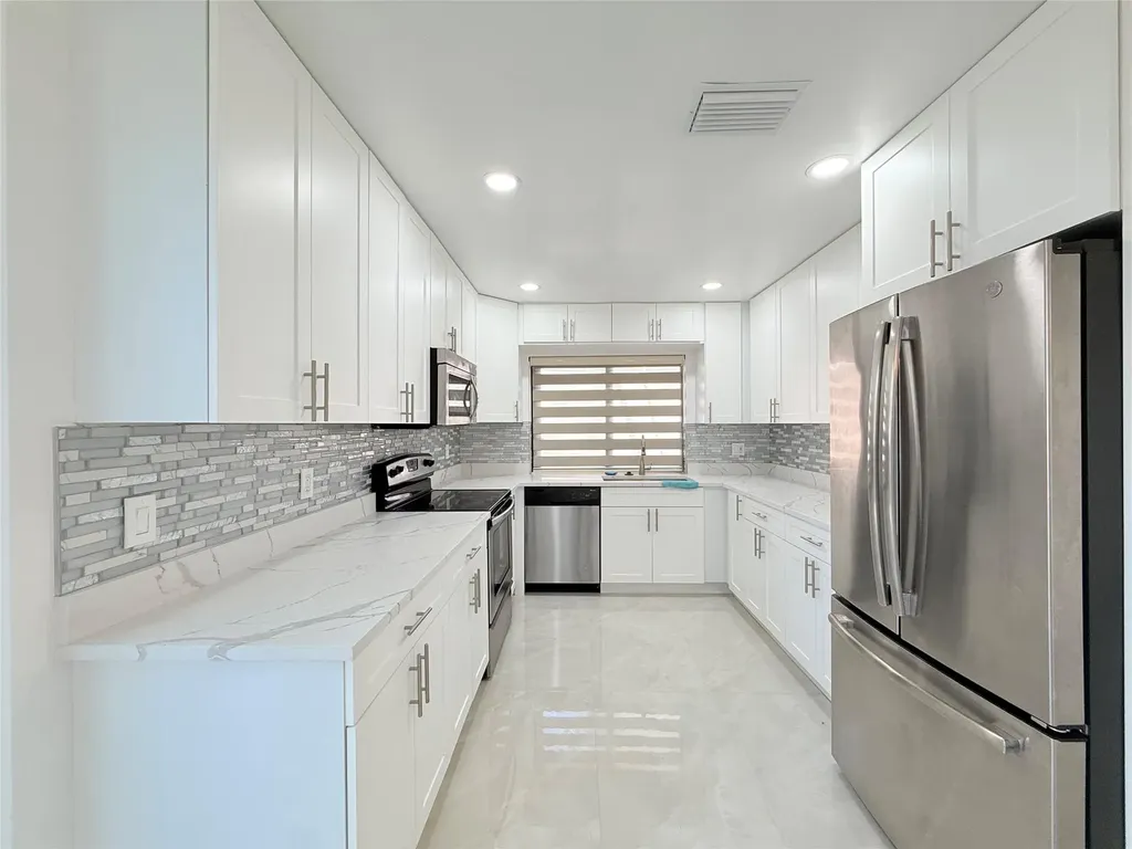 10661 NW 17th Place Plantation FL 33322