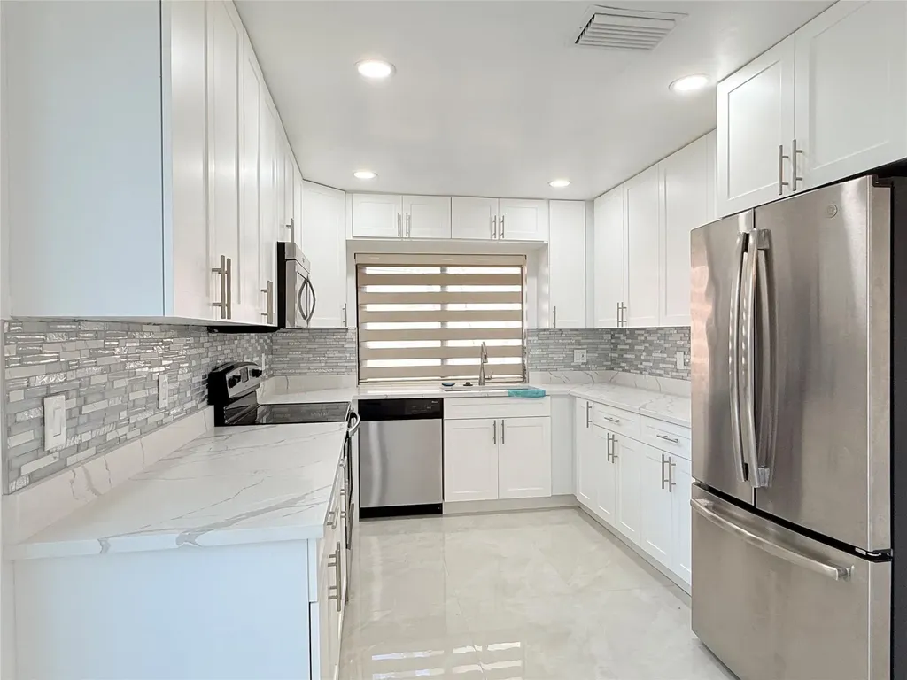 10661 NW 17th Place Plantation FL 33322