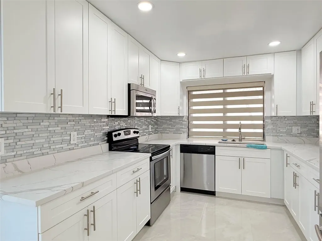 10661 NW 17th Place Plantation FL 33322