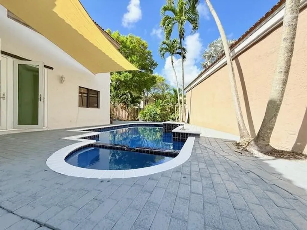 10661 NW 17th Place Plantation FL 33322