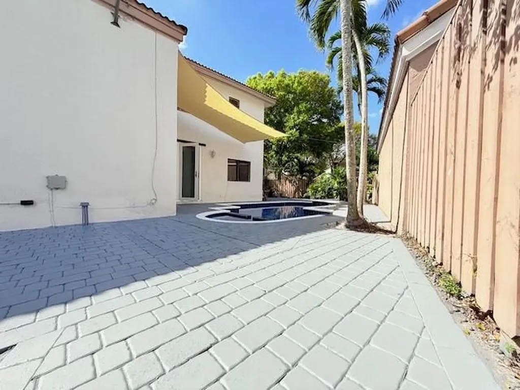 10661 NW 17th Place Plantation FL 33322