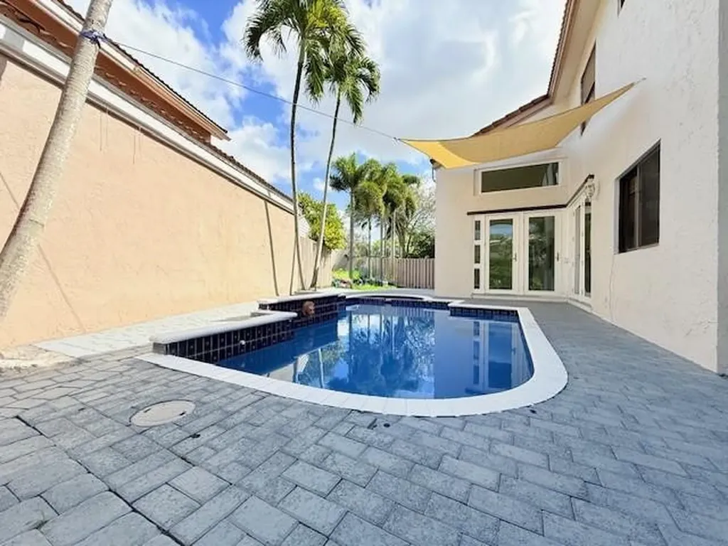 10661 NW 17th Place Plantation FL 33322