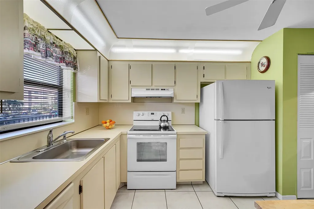 10123 Sunrise Lakes Boulevard Sunrise FL 33322