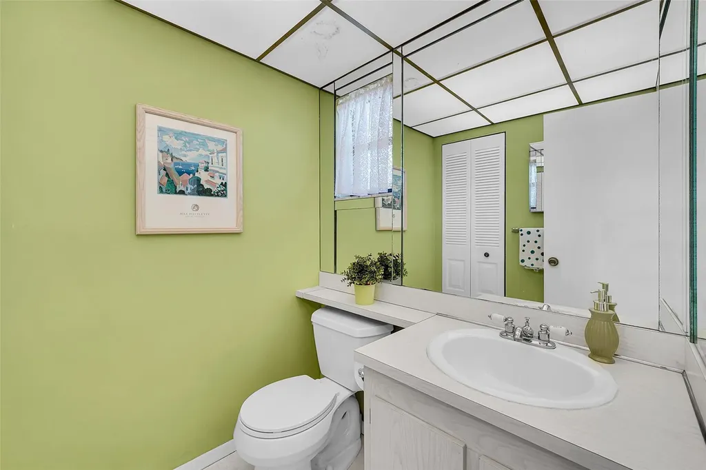 10123 Sunrise Lakes Boulevard Sunrise FL 33322