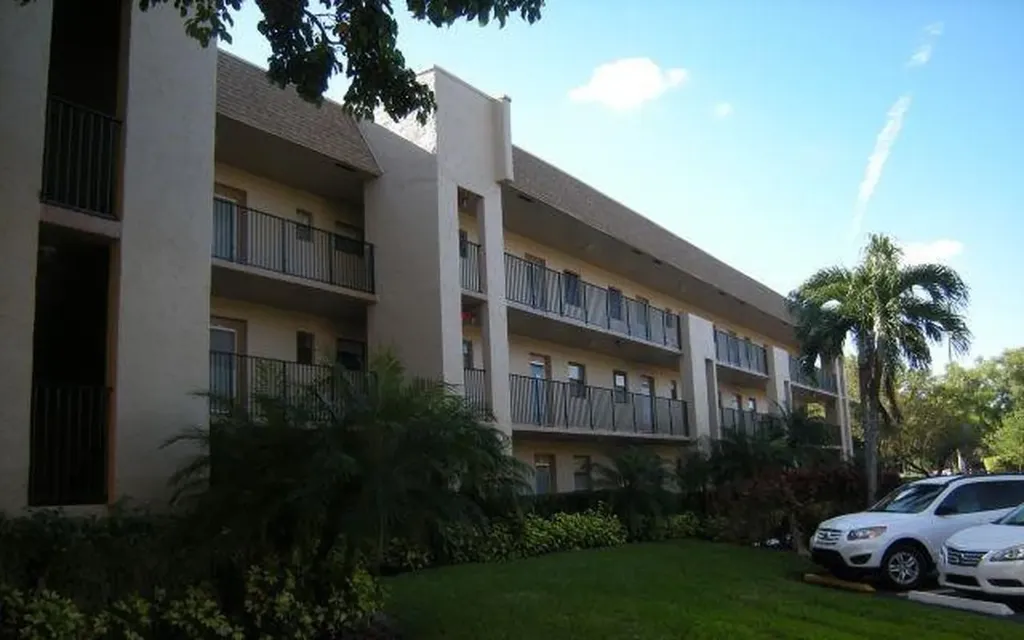 10123 Sunrise Lakes Boulevard Sunrise FL 33322