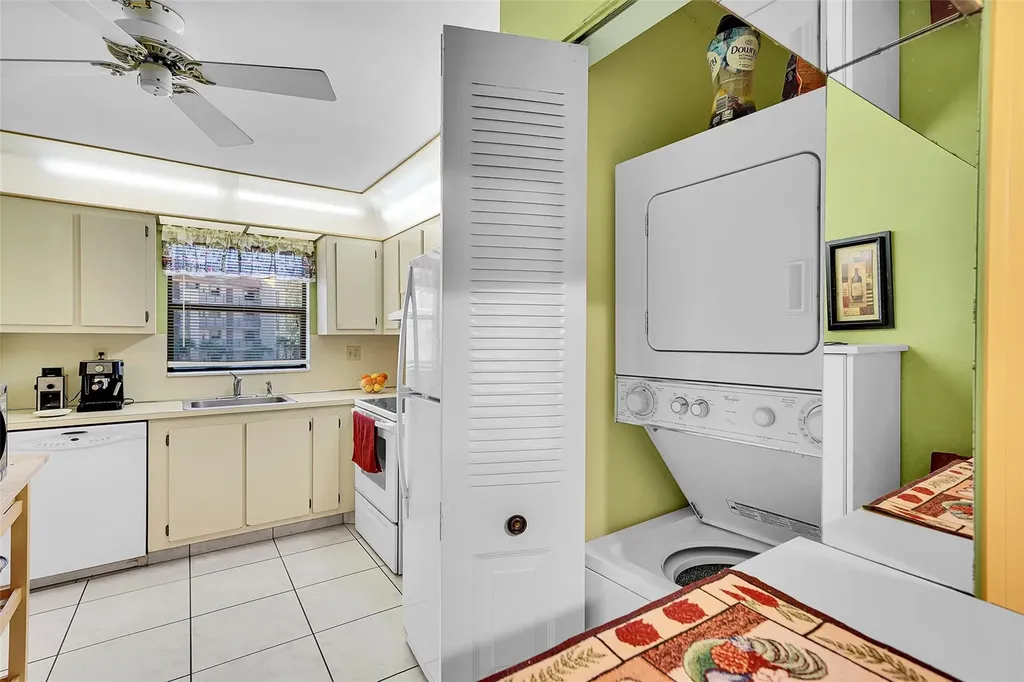 10123 Sunrise Lakes Boulevard Sunrise FL 33322