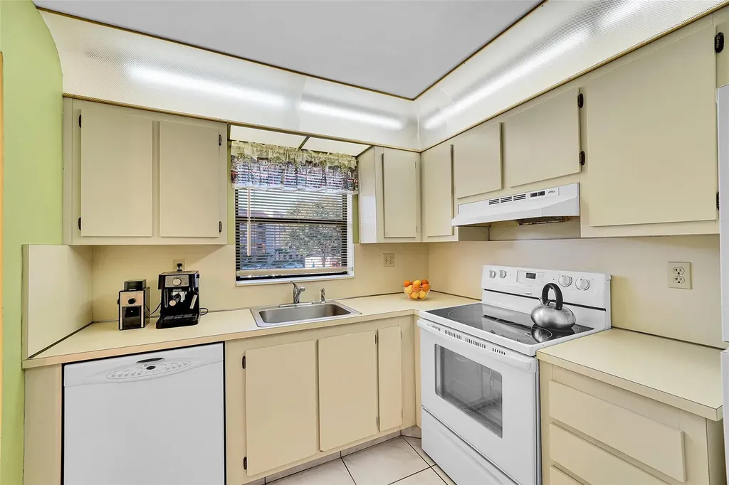 10123 Sunrise Lakes Boulevard Sunrise FL 33322