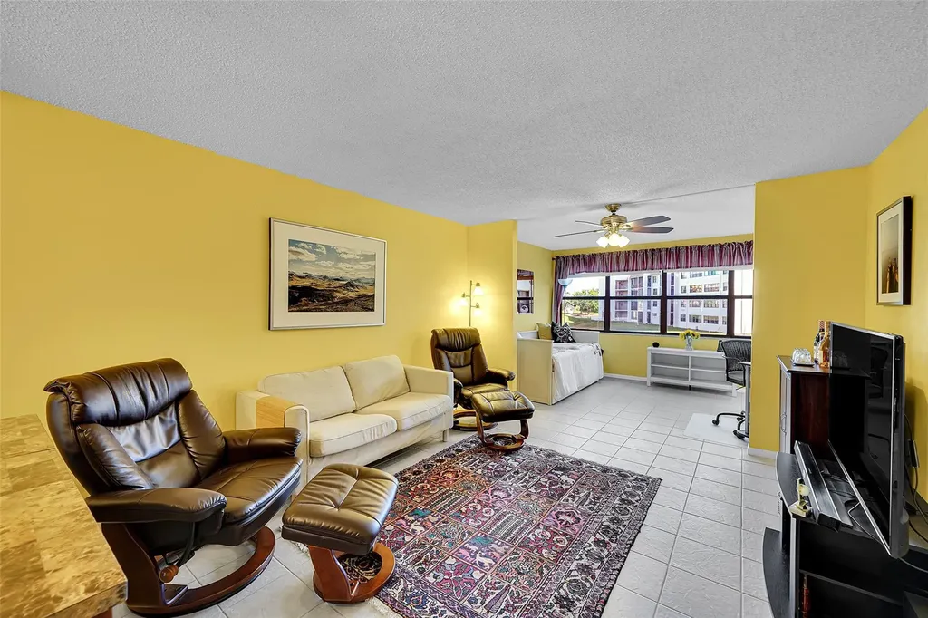 10123 Sunrise Lakes Boulevard Sunrise FL 33322