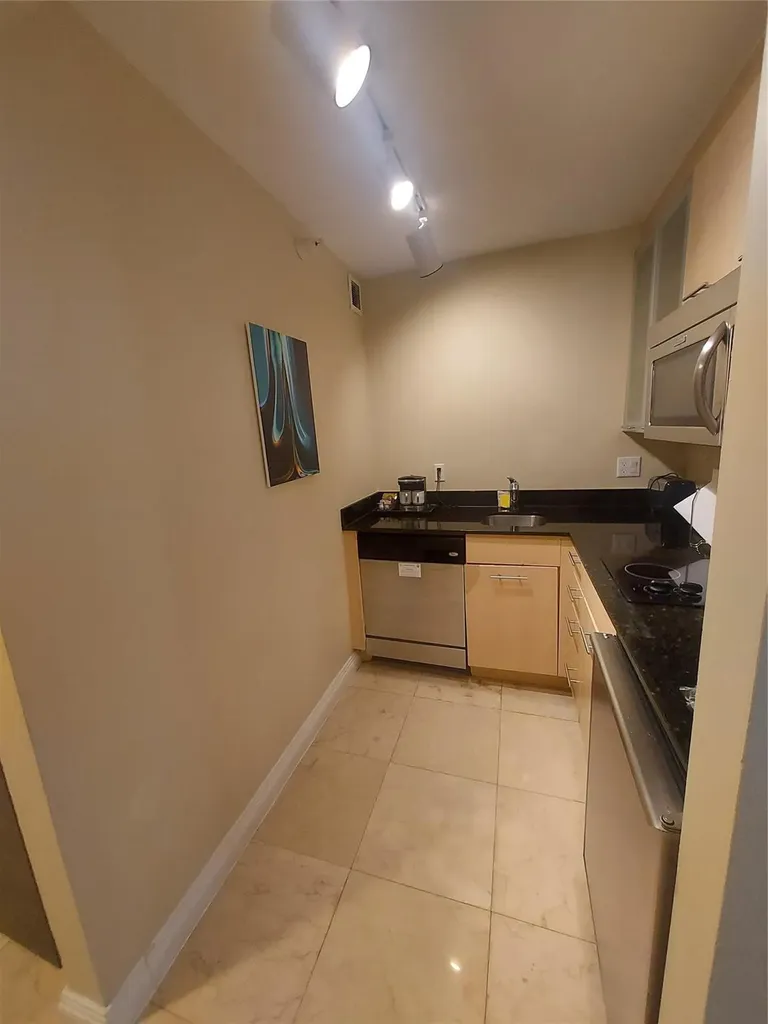 2670 E Sunrise Boulevard Fort Lauderdale FL 33304
