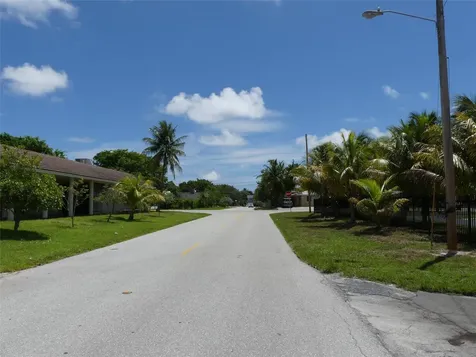 925 SE 1st Street Pompano Beach FL 33060