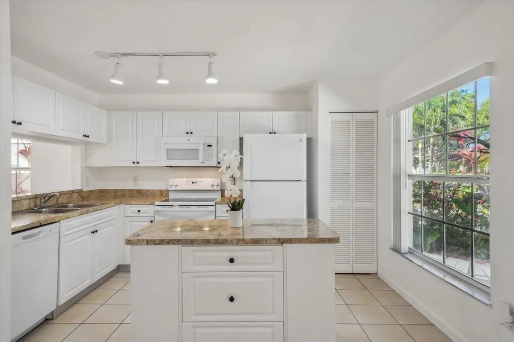 10845 NW 46th Drive Coral Springs FL 33076