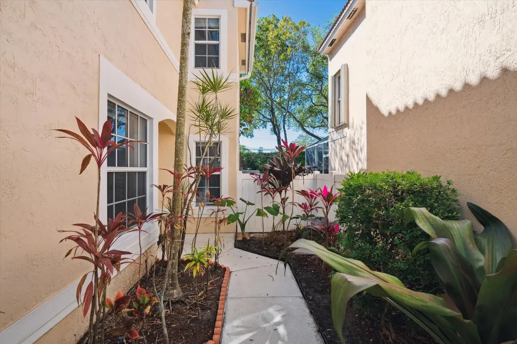 10845 NW 46th Drive Coral Springs FL 33076