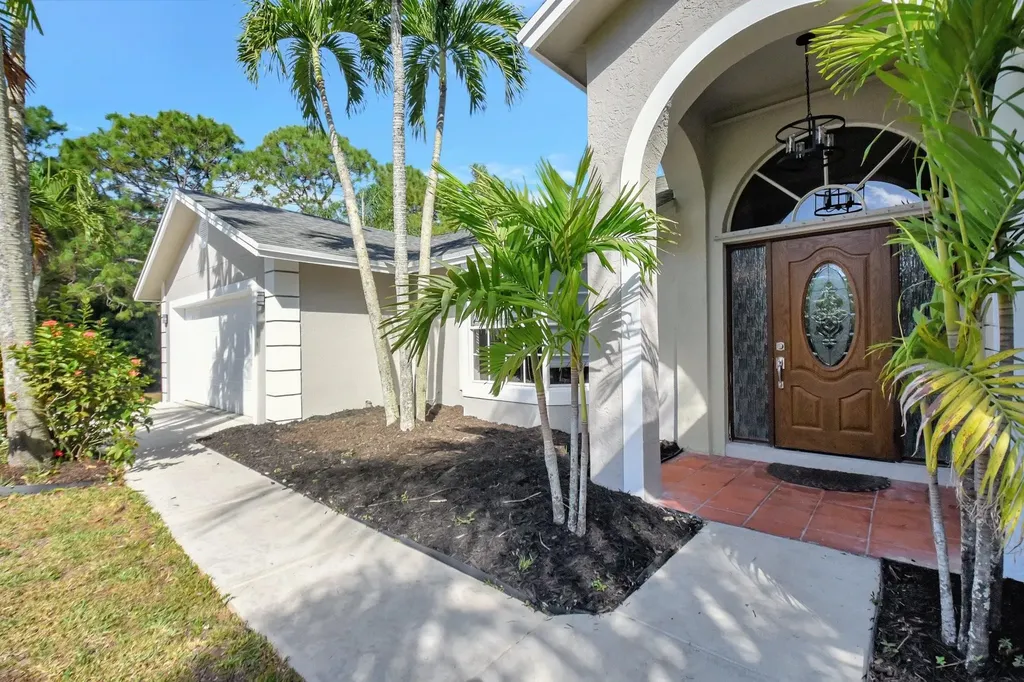 18725 W Sycamore Loxahatchee FL 33470