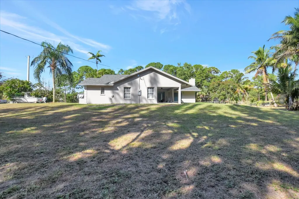 18725 W Sycamore Loxahatchee FL 33470