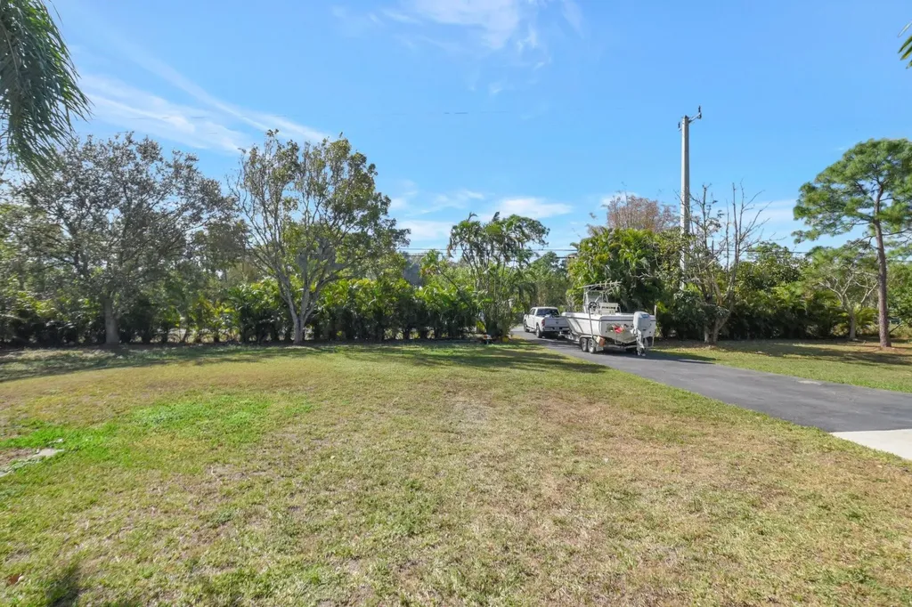 18725 W Sycamore Loxahatchee FL 33470