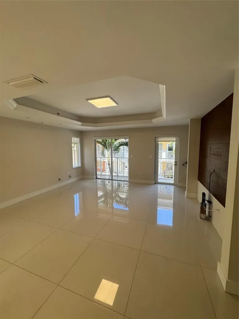 2710 NE 184th Terrace Aventura FL 33160