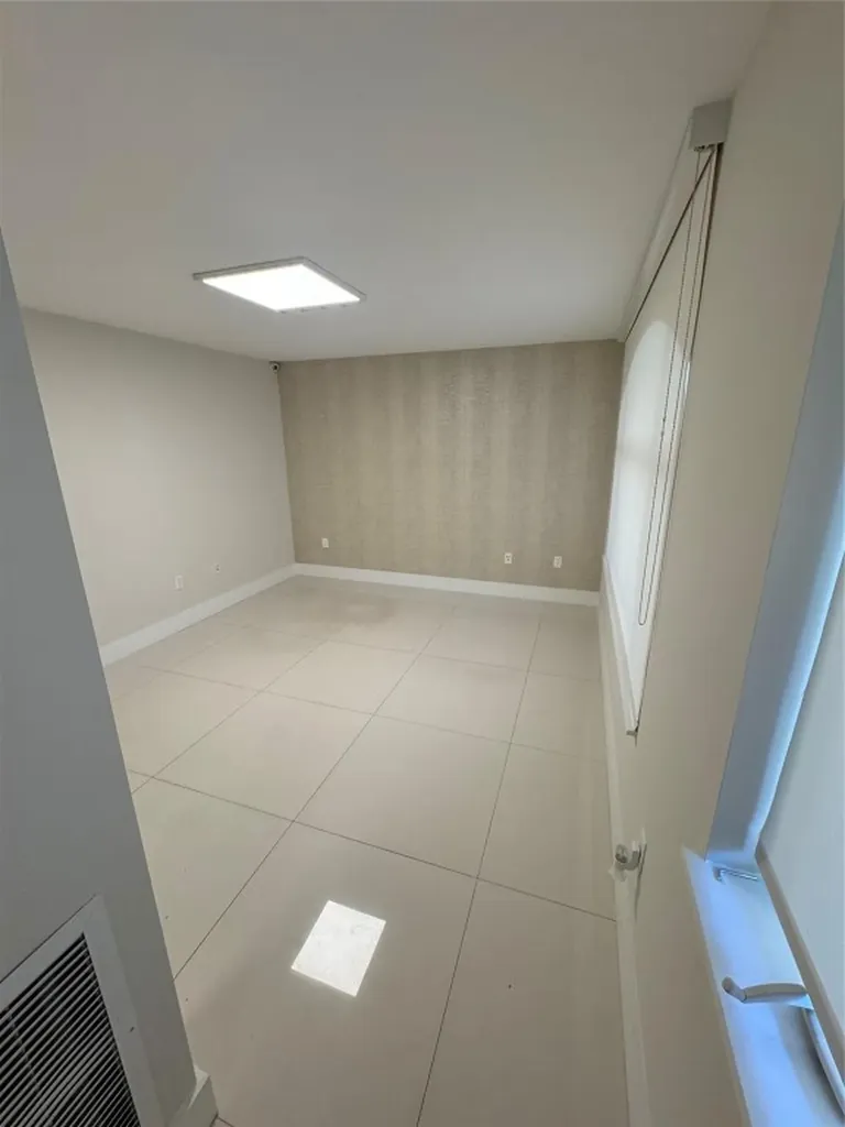 2710 NE 184th Terrace Aventura FL 33160